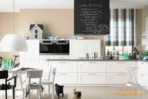 Design d'intérieur de cuisine dans une maison privée - photo noir et blanc