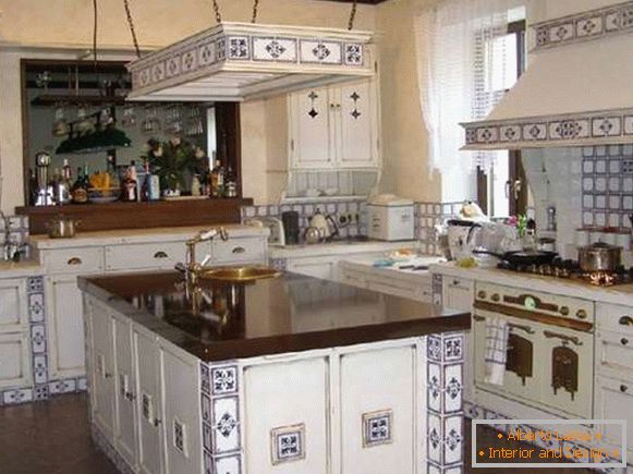 Photo de la cuisine dans une maison privée dans le style provençal