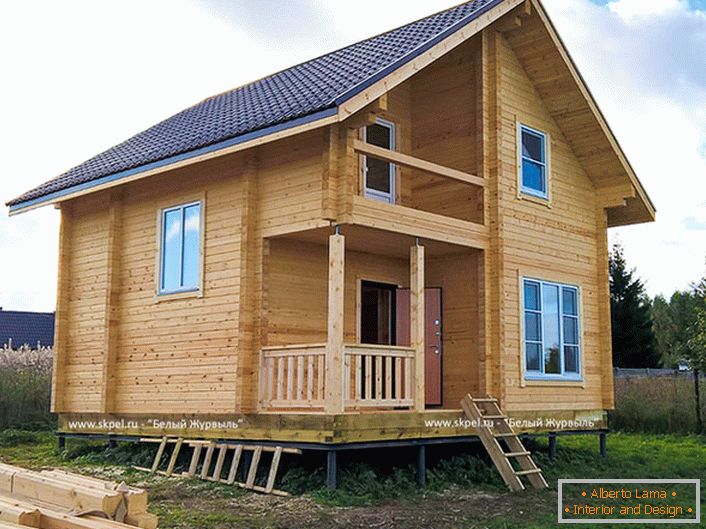 Maison en bois avec grenier