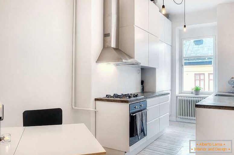 Cuisine élégante d'un petit appartement en Suède