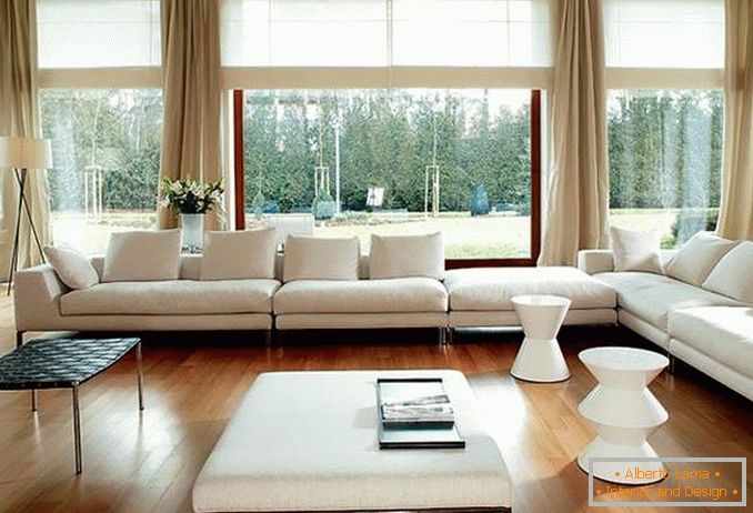 Salon avec fenêtres panoramiques - photo avec rideaux et mobilier de style minimaliste