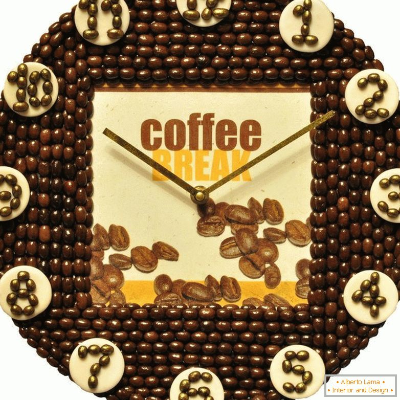 Horloge de décoration из кофейных зерен
