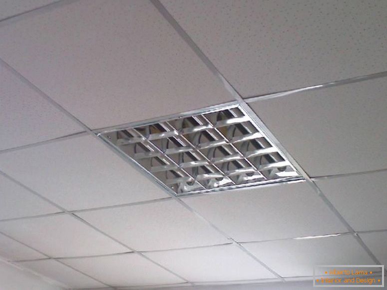 Plafonds suspendus dans la salle de bain - 130 idées photo