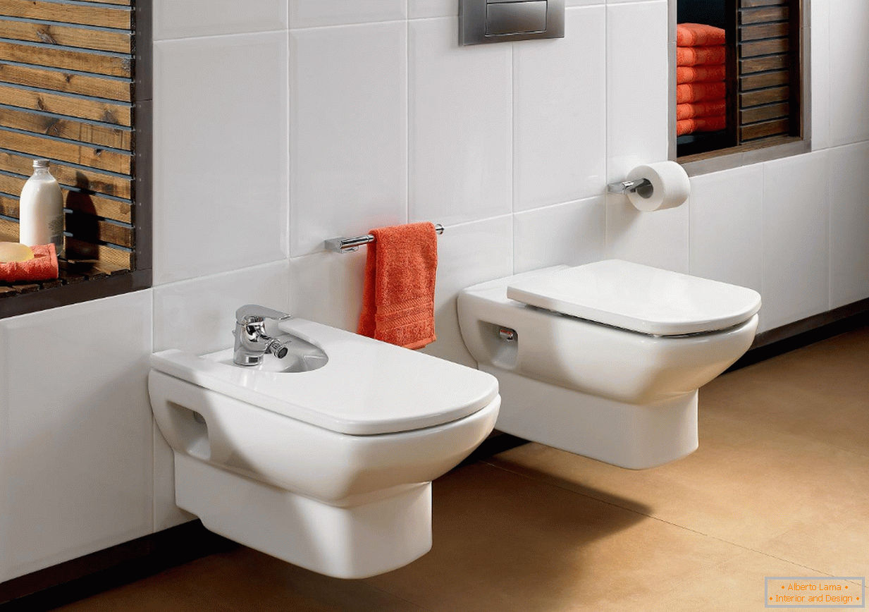 Salle de bain élégante avec des toilettes suspendues