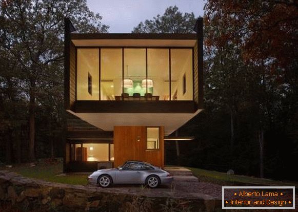 Design moderne d'une maison privée avec auvent