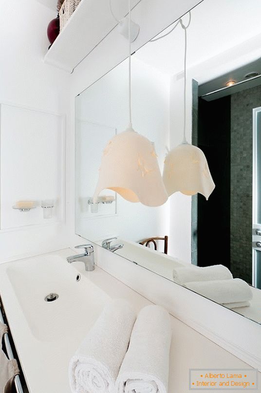 Salle de bain en couleur blanche