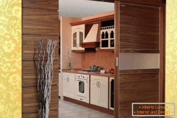 Portes coulissantes modernes en bois pour la cuisine - photo à l'intérieur
