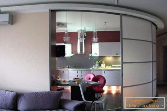 Design de cuisine moderne avec portes coulissantes radiales
