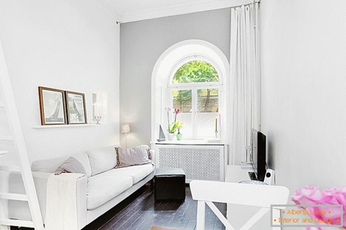 L'intérieur de l'appartement est de 17 mètres carrés dans le minimalisme scandinave
