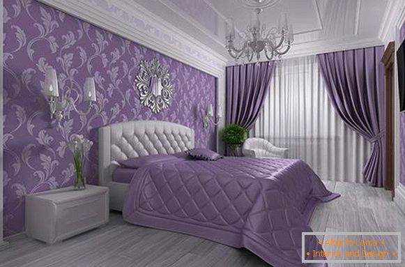 Papier peint violet dans la chambre dans le style du luxe