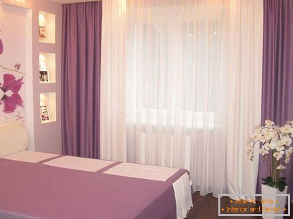 Chambre aux couleurs violettes dans un style moderne