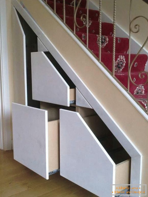 comment faire une armoire sous les escaliers, photo 37