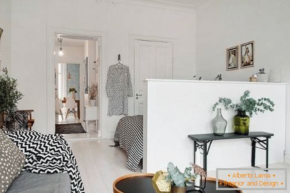 Cloison entre salon et chambre dans un appartement de style scandinave