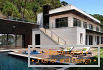 Architecture moderne: une maison privée chic sur la côte méditerranéenne en Espagne