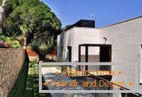 Architecture moderne: une maison privée chic sur la côte méditerranéenne en Espagne