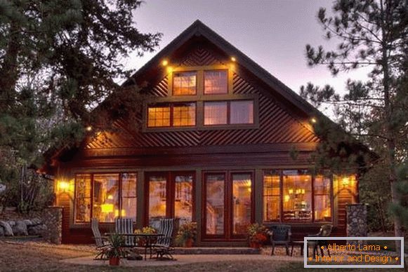 Belles maisons en bois peint - une photo de meuble d'une façade