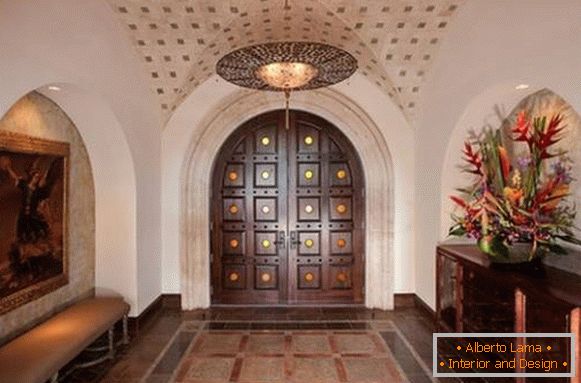 Maison et portes d'entrée dans le style marocain