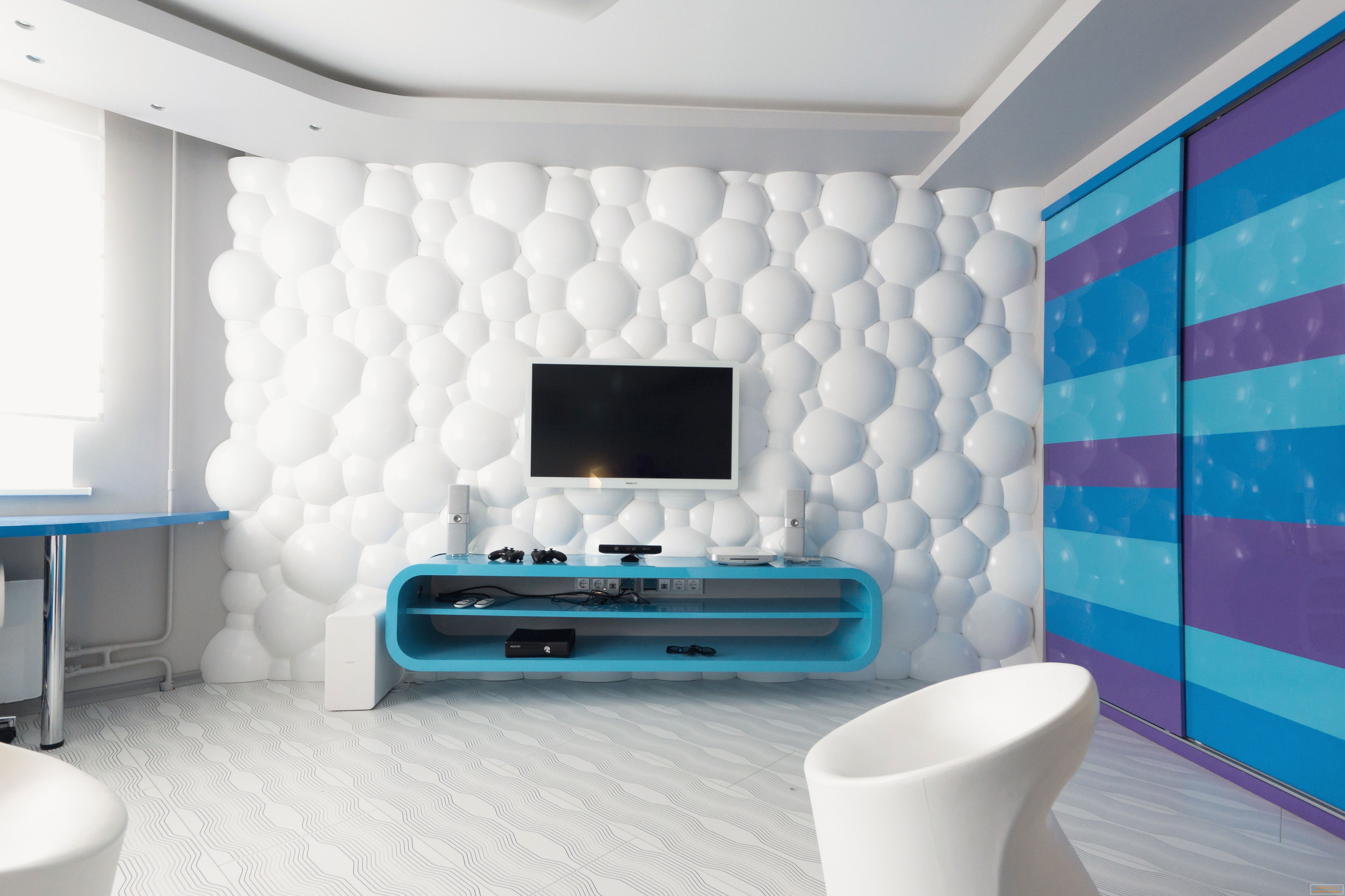 Design de la chambre en blanc et bleu