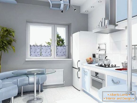 Intérieur d'une petite cuisine dans une maison privée - un design dans les tons blancs et bleus