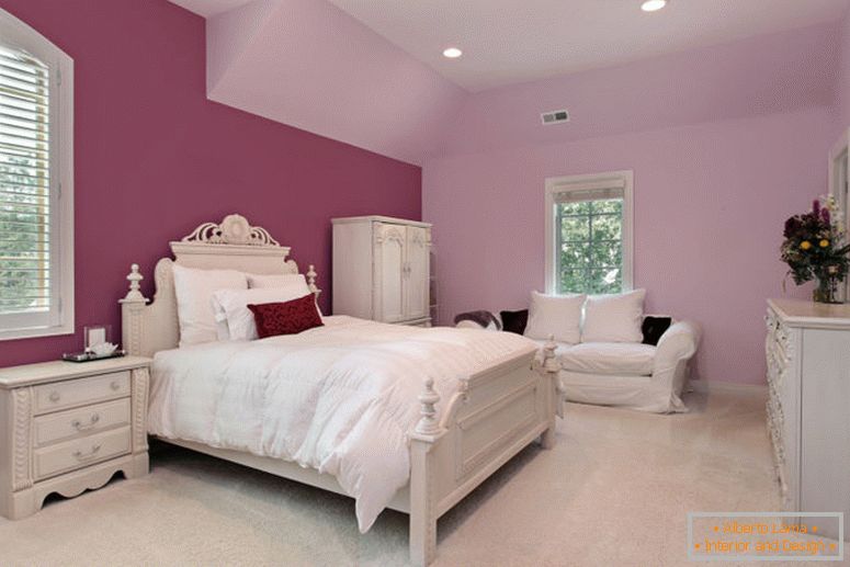 Chambre rose fille dans une maison de banlieue de luxe