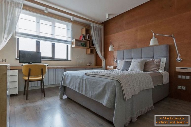 chambre contemporaine avec tête de lit en bois