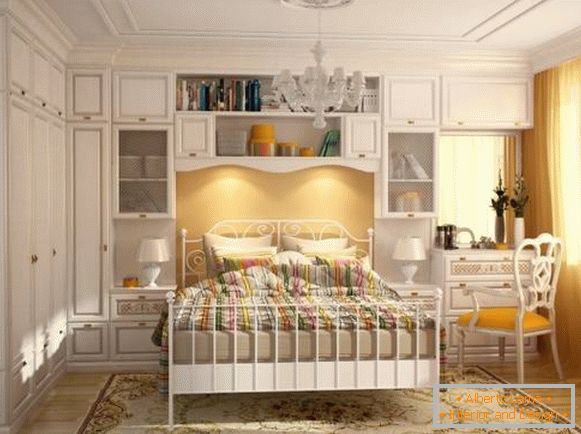 Placard dans la chambre dans le style de la Provence - meubles encastrés Photo