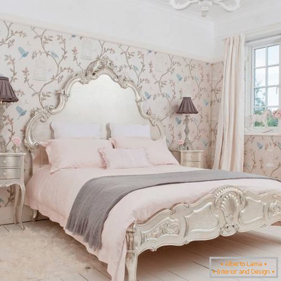 Comment choisir des rideaux et du papier peint dans le style de la Provence pour une chambre - photo