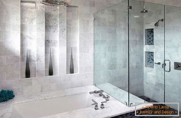 Porte vitrée simple dans la douche - photo dans la salle de bain