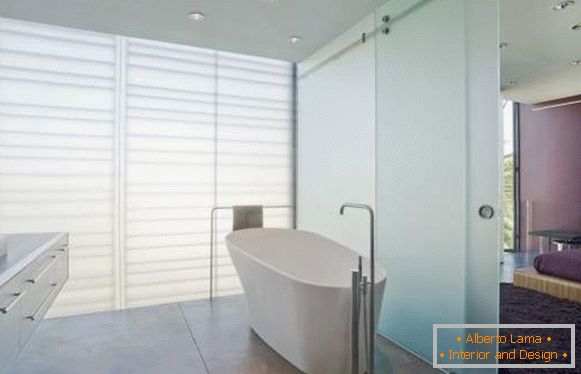 Portes en verre mat pour la salle de bain dans un style moderne