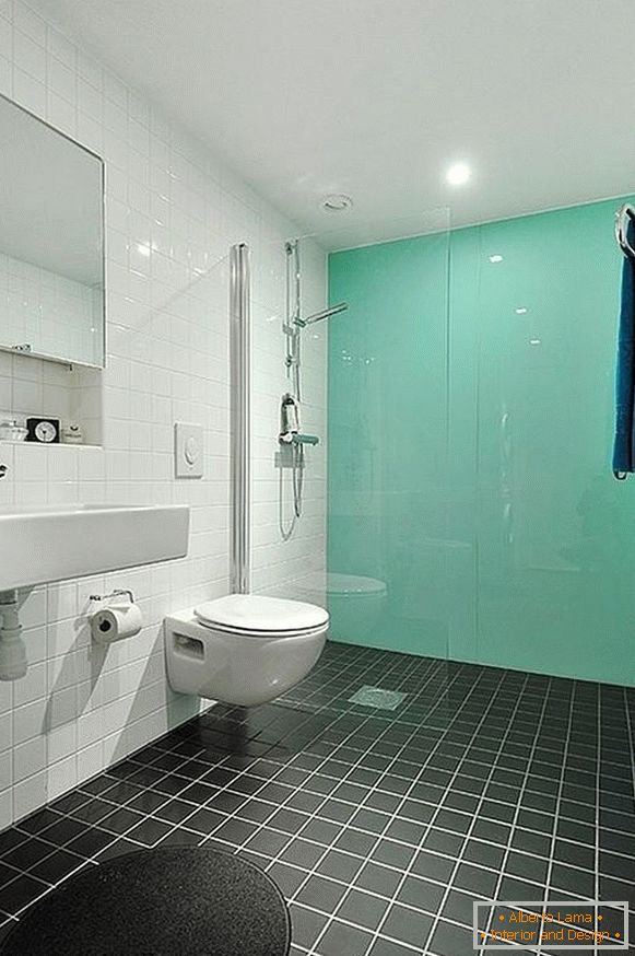 Salle de bain blanche et turquoise