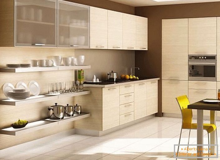 Le classique Art Nouveau est utilisé pour la cuisine. L'ensemble de cuisine en bois clair naturel s'intègre parfaitement dans le concept de design global.
