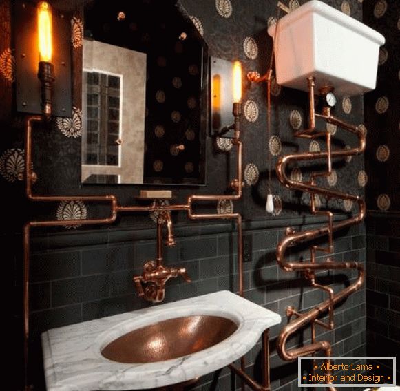 Salle de bain de style steampunk avec papier peint victorien