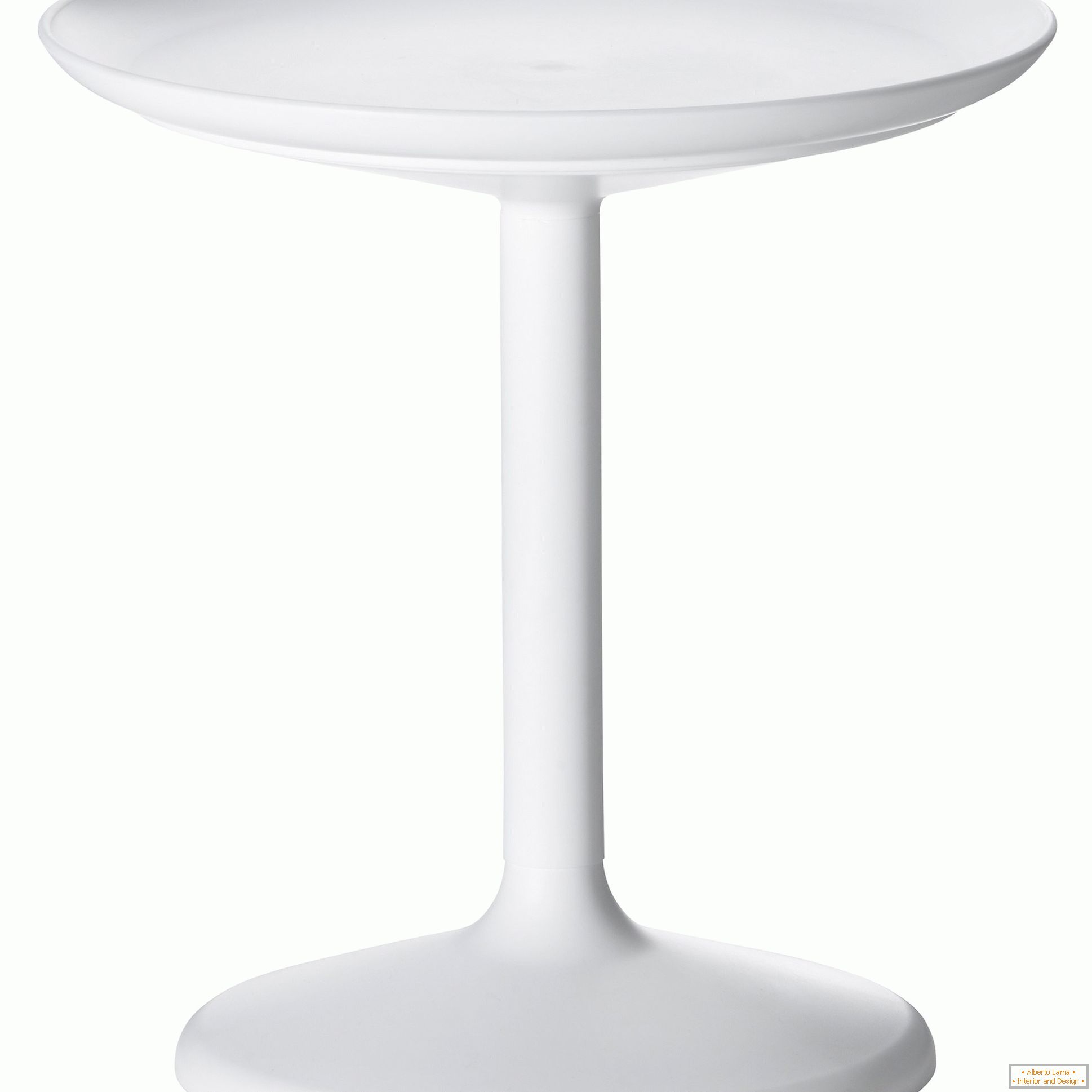 Table avec une base large et stable