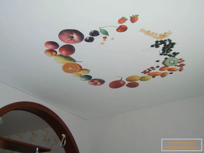 Foire aux fruits au plafond.