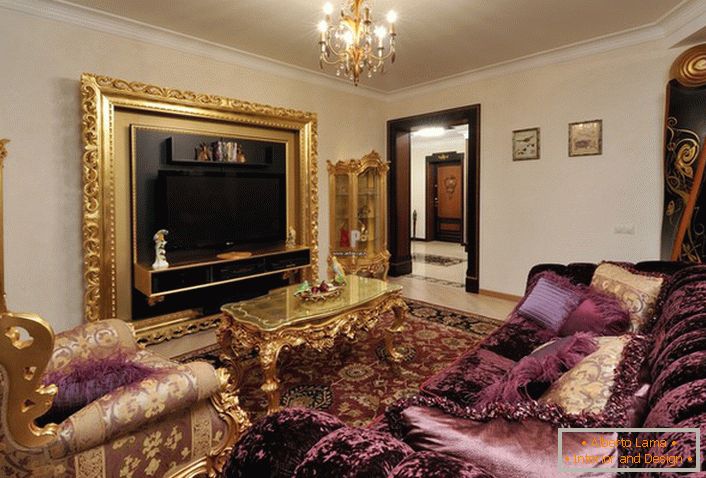 La chambre dans le style baroque avec des meubles bien choisis.