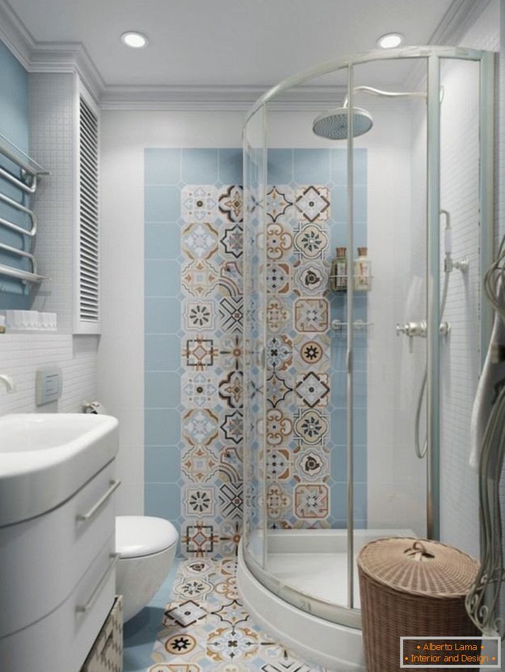 Cabine de douche dans la salle de bain