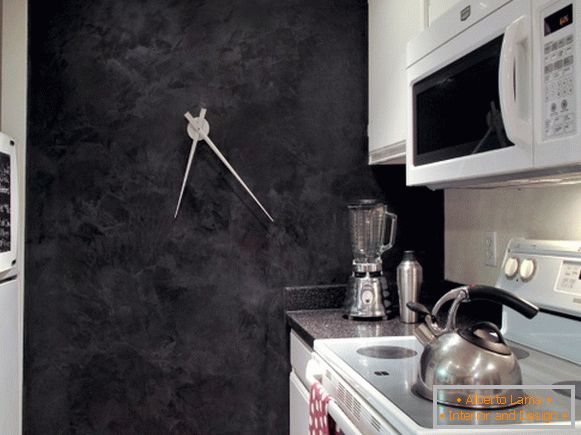 Stuc vénitien noir dans la photo de la cuisine