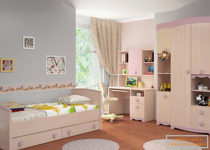 Les meubles modulaires pour enfants doivent être spacieux, de sorte que la chambre de l'enfant ne semble pas encombrée.
