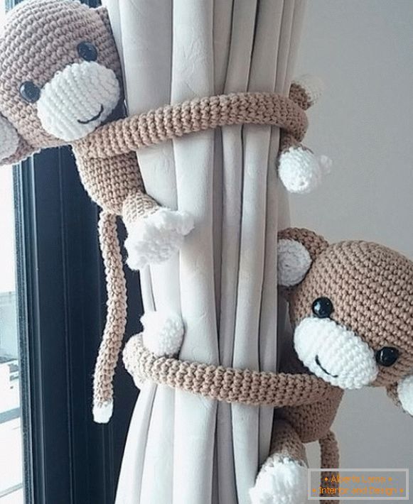 Porte-rideaux pour bébé singes