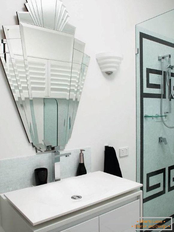 Miroir inhabituel sans bordure pour la salle de bain