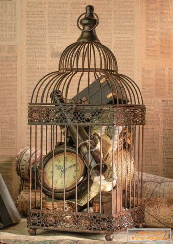 Cage à oiseaux comme décor à la maison