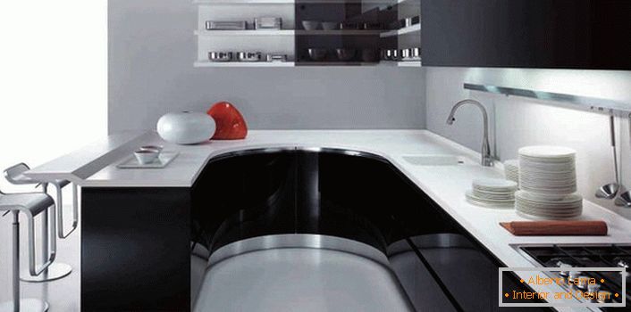 Confortable dans sa cuisine fonctionnelle dans un style high-tech. Trouvez le concepteur du comptoir du bar comme une continuation de la zone de travail.