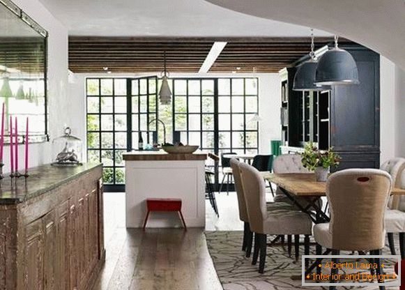 Cuisine et salle à manger dans une maison privée moderne