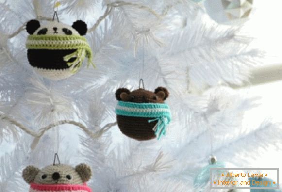 Ours tricotés pour la décoration de sapin de Noël